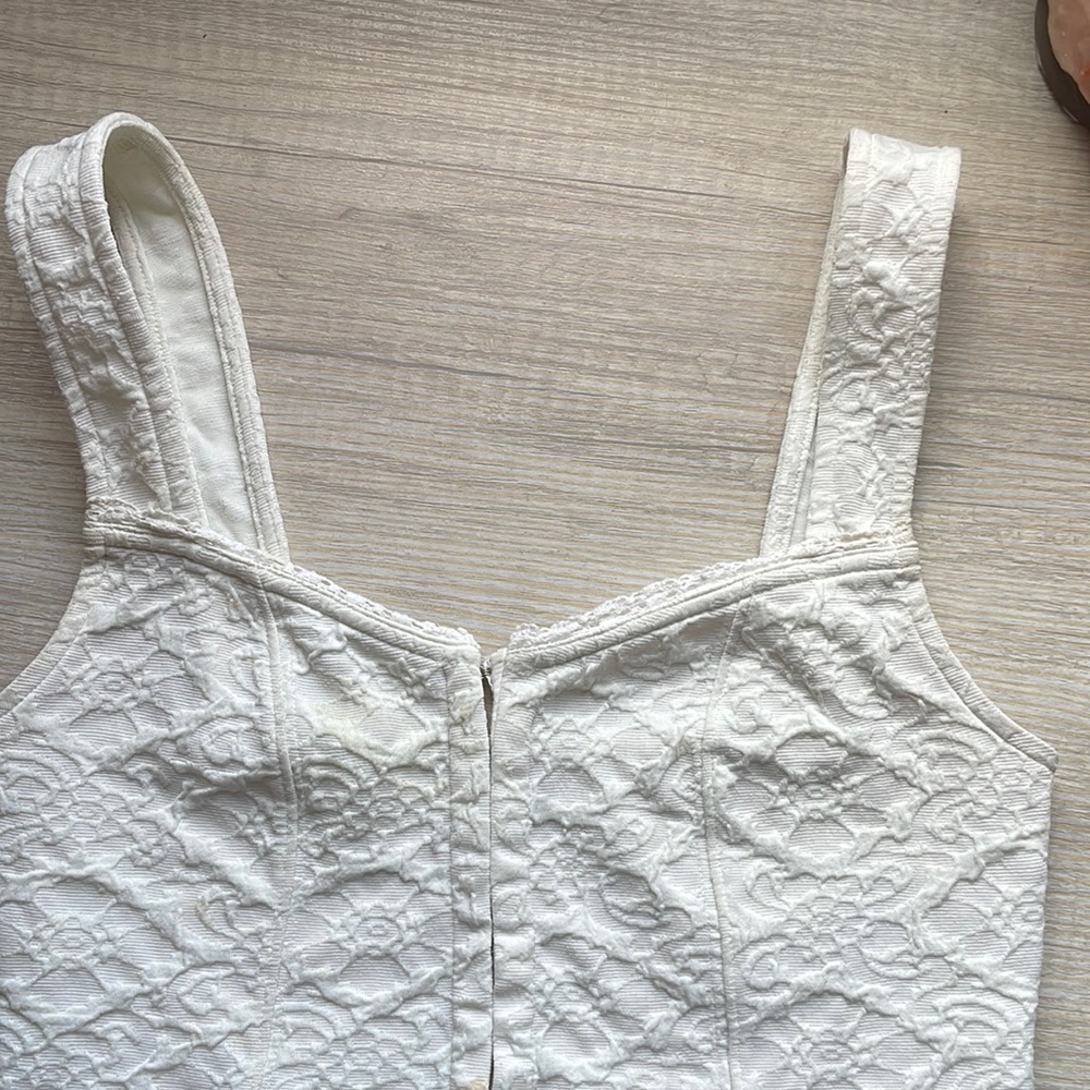 UO Front-Clasp Crop